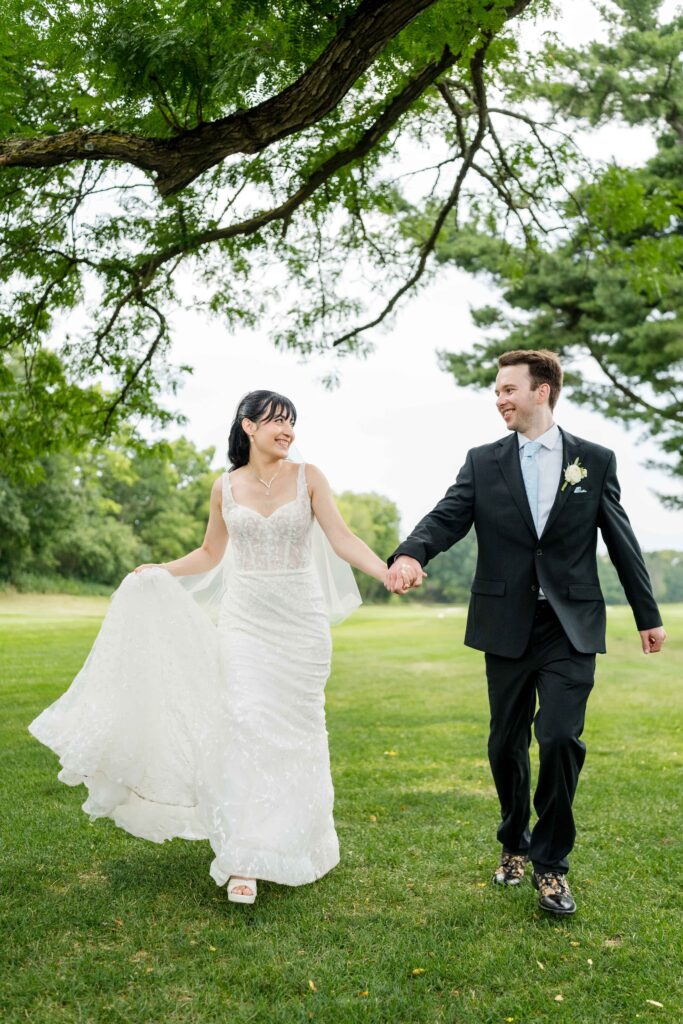 Max and Sertap running to the reception!